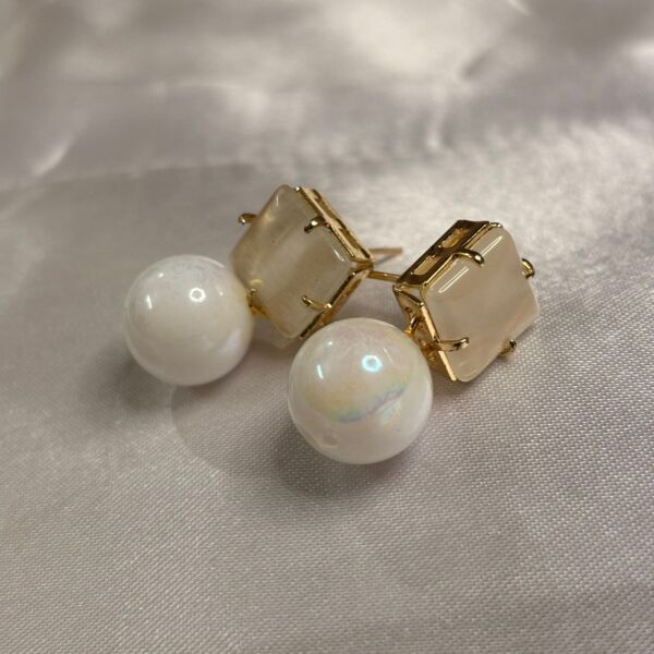 Minimalist Pearl Earrings