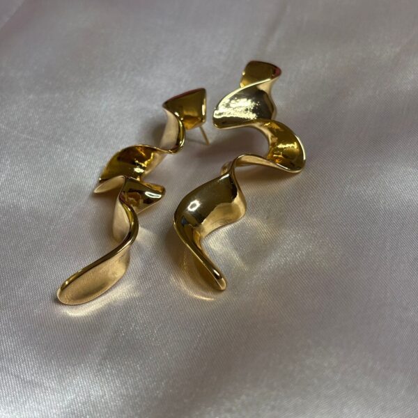 Twisted Big Stylish Earings - Image 2