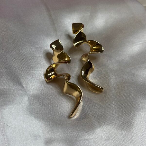 Twisted Big Stylish Earings - Image 3