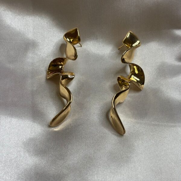 Twisted Big Stylish Earings - Image 4