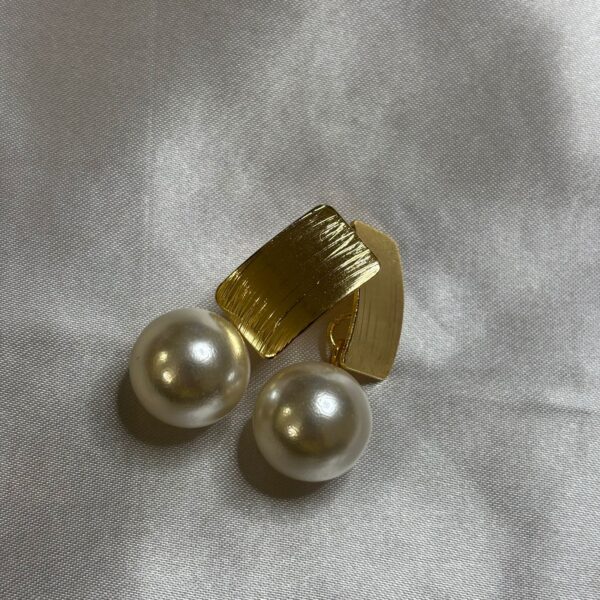 Sophisticated Gold Plated Earring with Pearl - Image 4