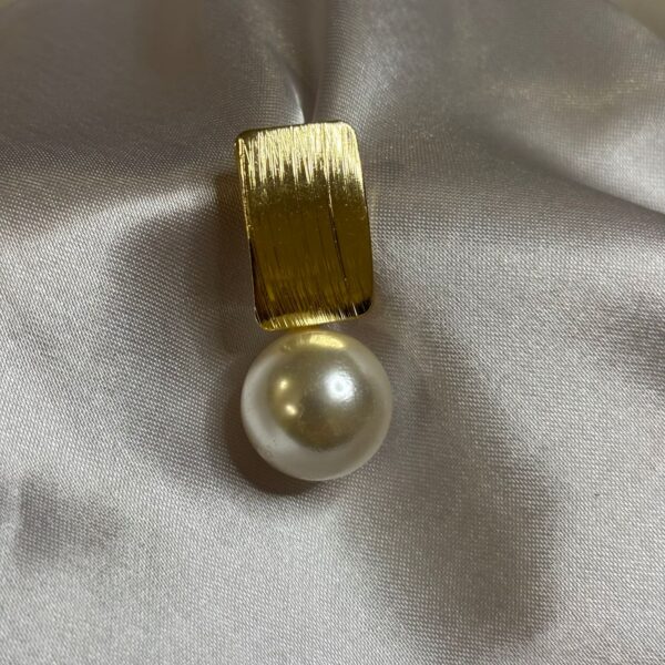 Sophisticated Gold Plated Earring with Pearl - Image 3