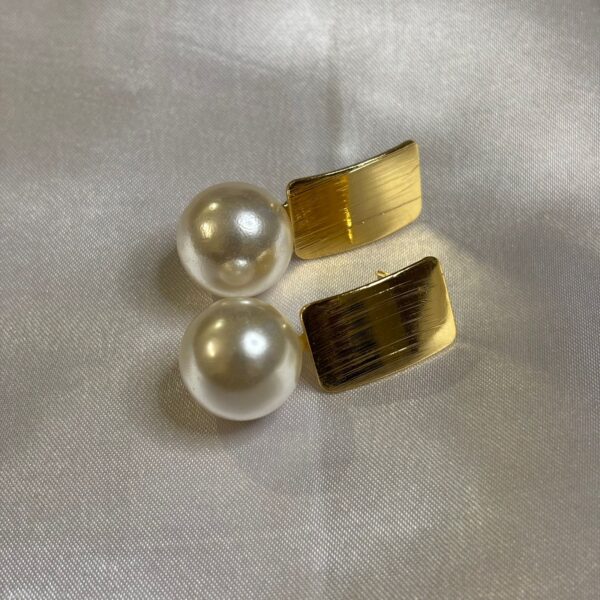 Sophisticated Gold Plated Earring with Pearl - Image 2