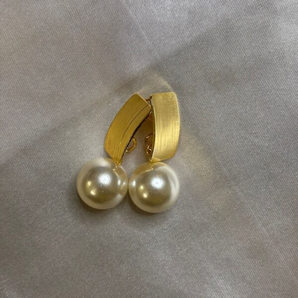 Sophisticated Gold Plated Earring with Pearl