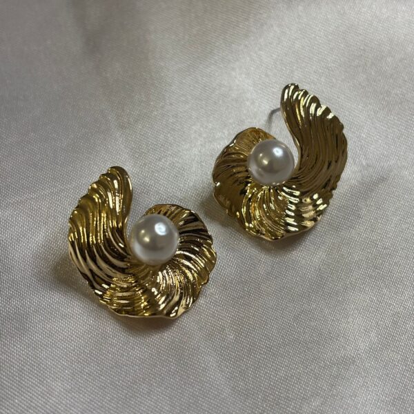 Pearl Earing with Gold plated edges - Image 2