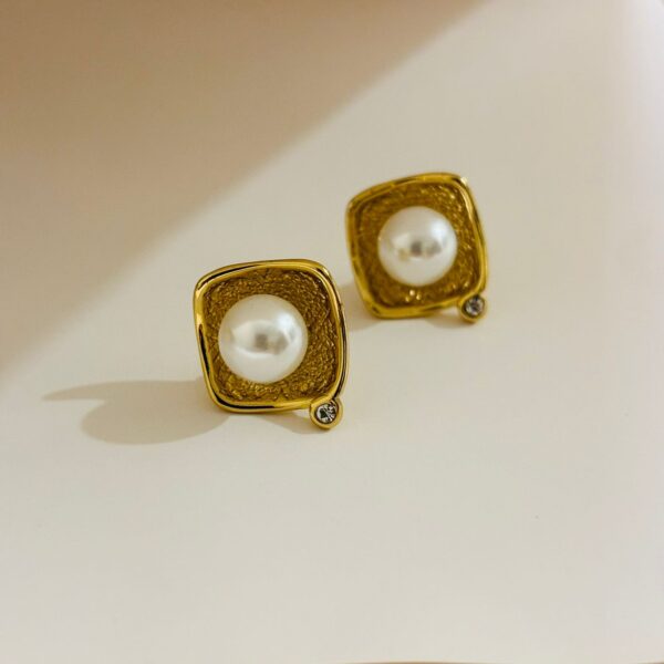 Small Pearl Stud Earrings