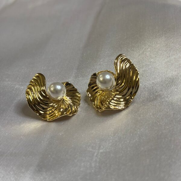 Pearl Earing with Gold plated edges - Image 3
